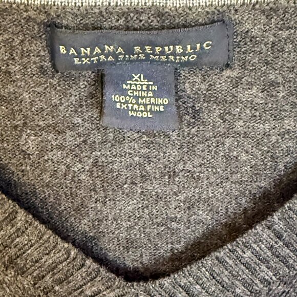 Banana Republic Sweater Men's XL 100% Extra Fine Merino Wool V-Neck Gray Preppy - Picture 3 of 6